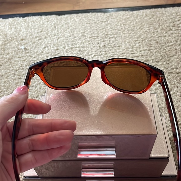 Tortoise shell Sunglasses - Picture 3 of 3